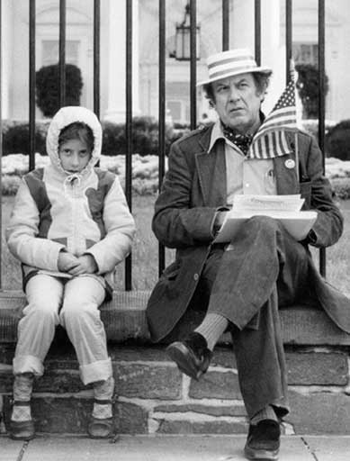 Alan Abel sits outside the White House with his daughter Jenny