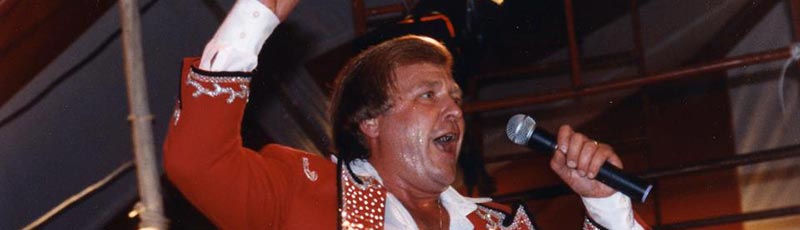 Jan Lewan, the Polka King, performs